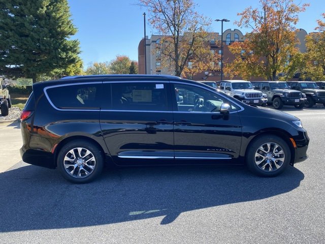 New 2026 Chrysler Pacifica Pinnacle image 9