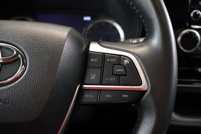 Used 2024 Toyota Highlander LE image 20