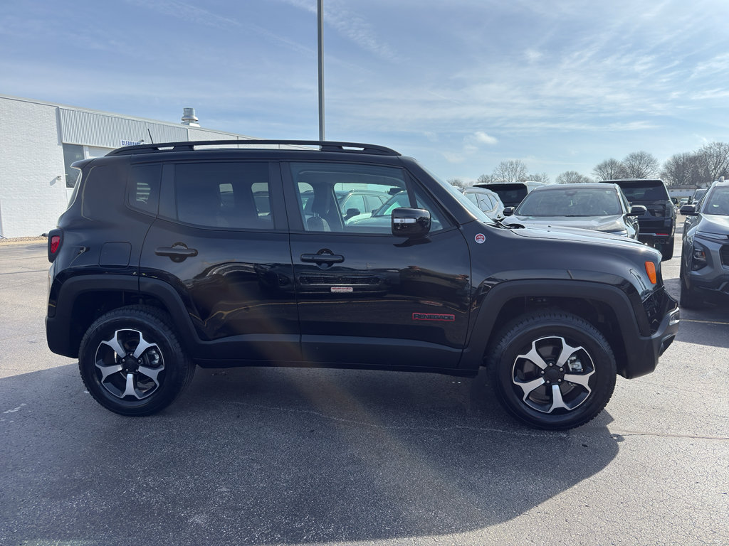 Used 2022 Jeep Renegade Trailhawk w/ Trailer Tow Group AWD/4WD image 4