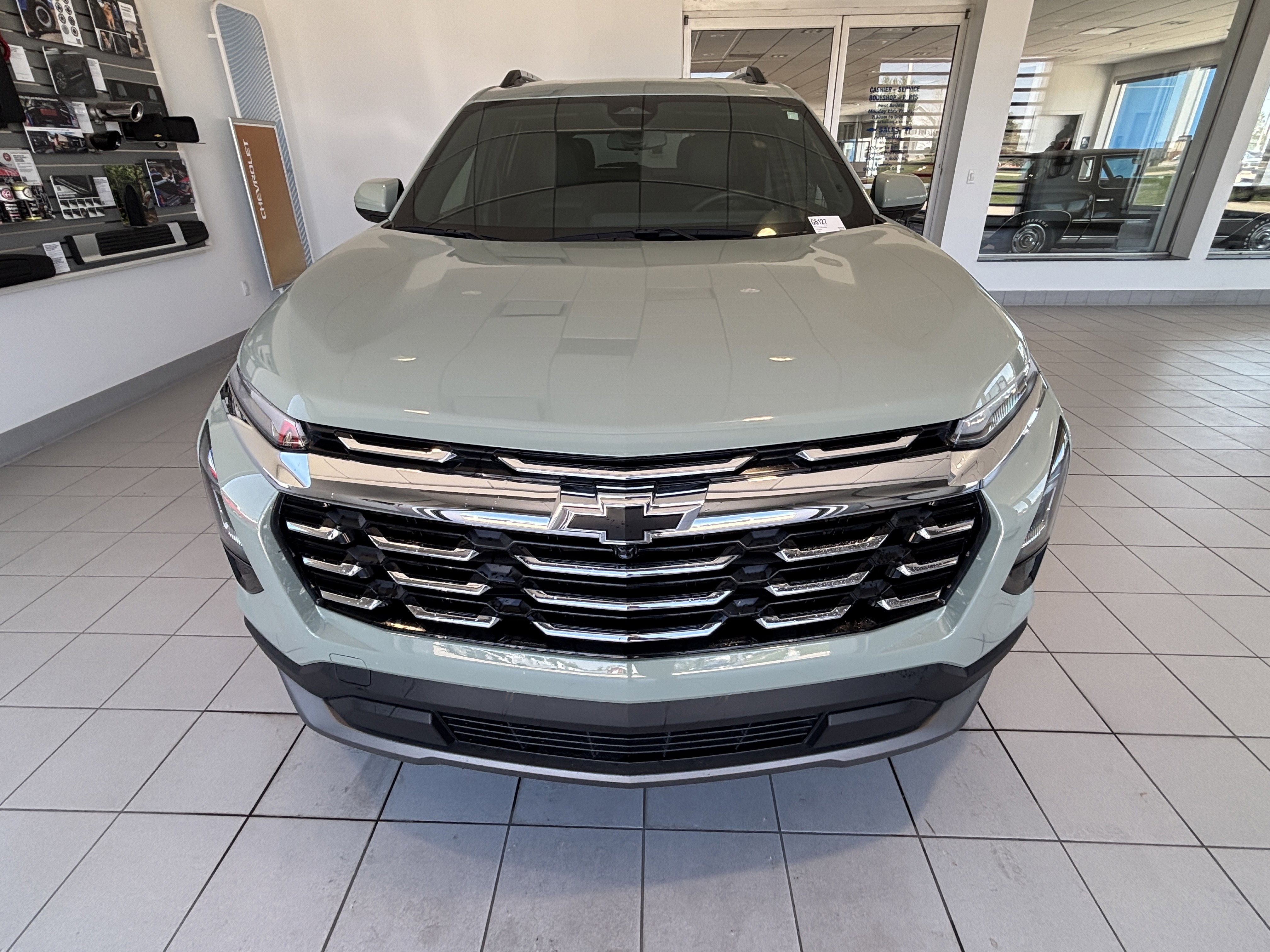 Used 2025 Chevrolet Equinox LT w/ Convenience Package II AWD/4WD image 5