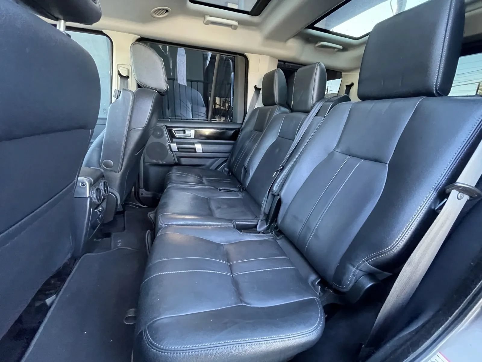 Used 2016 Land Rover LR4 HSE Silver Edition AWD/4WD image 16