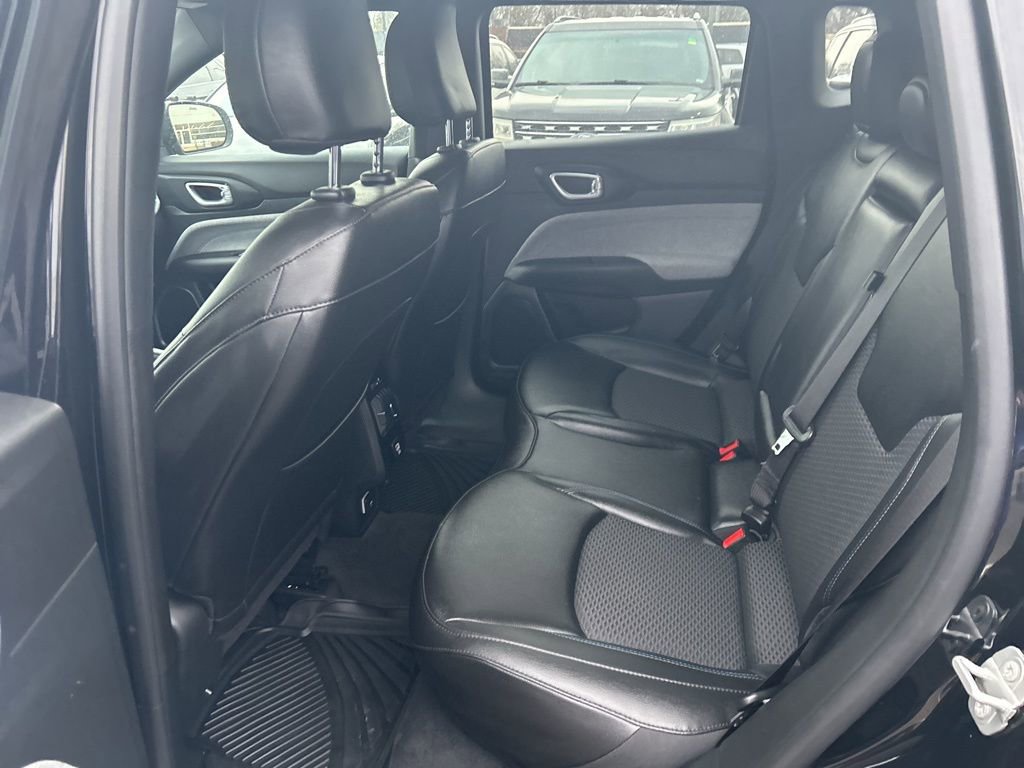 Used 2024 Jeep Compass Latitude image 16