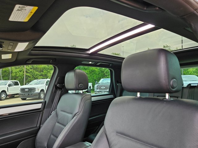 Used 2017 Volkswagen Touareg Wolfsburg Edition image 16