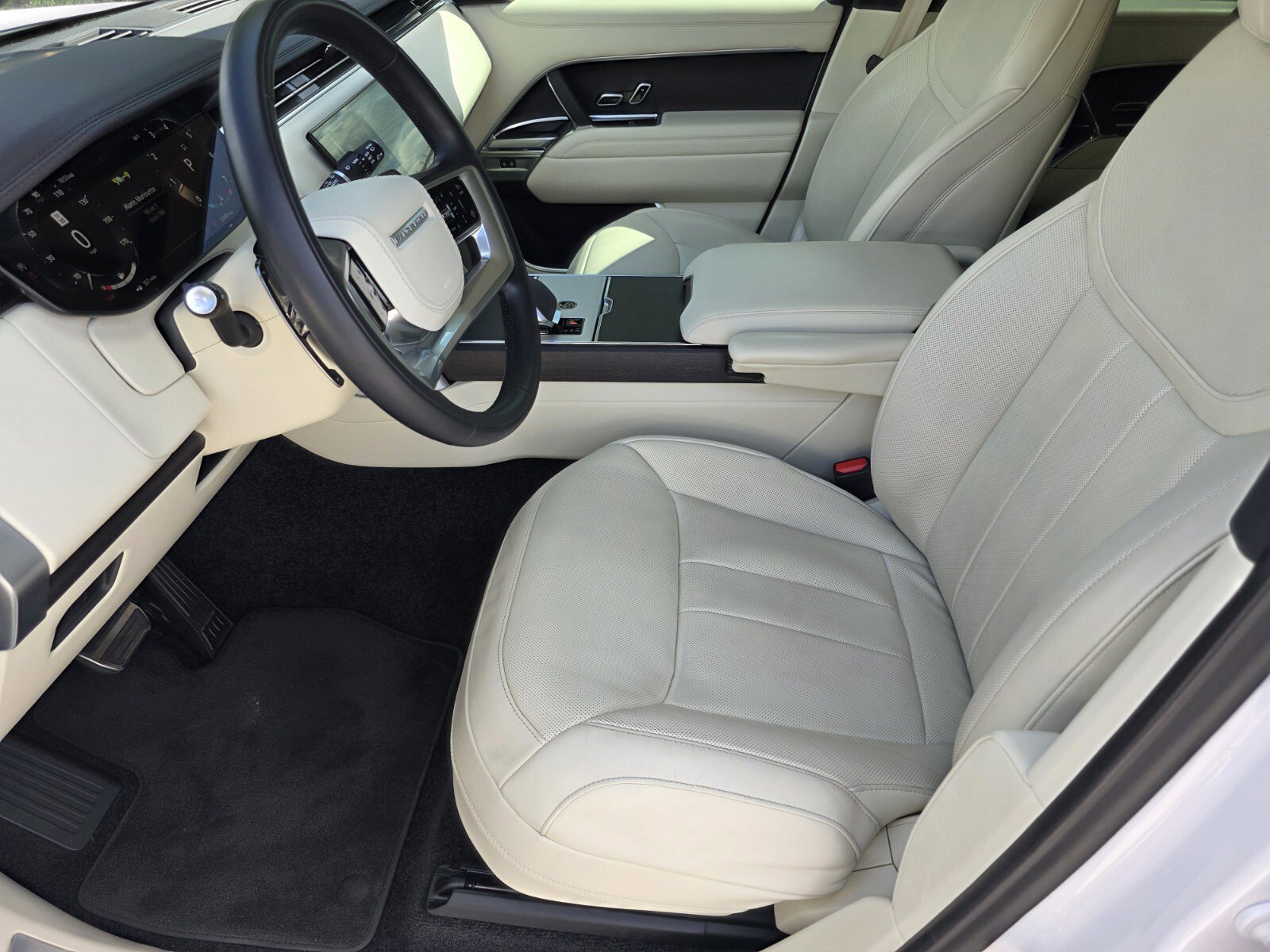 Certified 2024 Land Rover Range Rover SE image 10