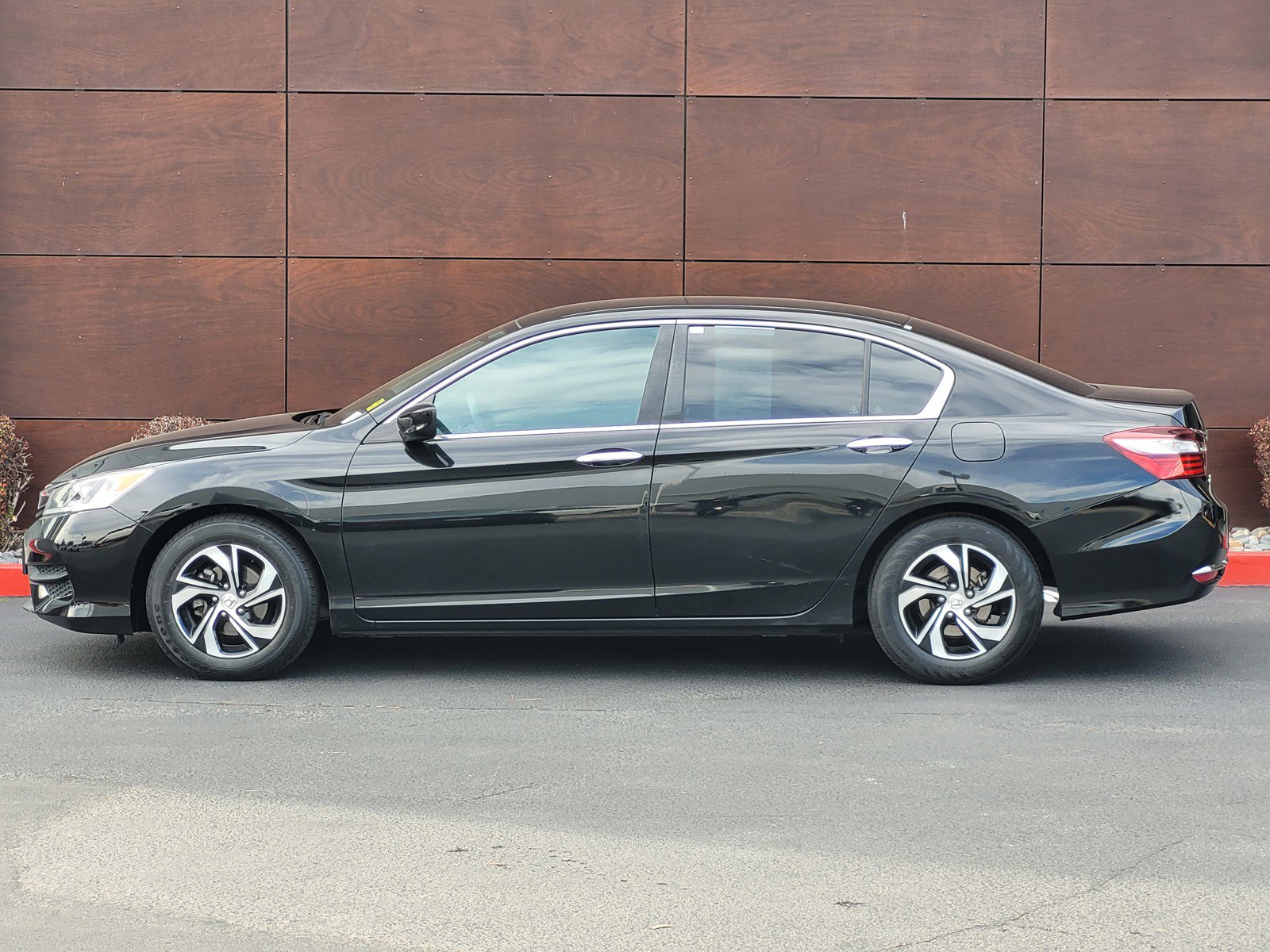 Used 2017 Honda Accord LX image 7