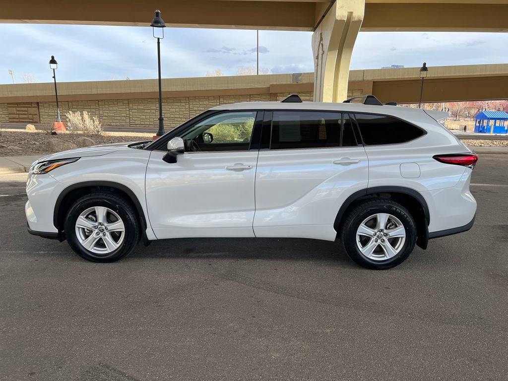 Used 2022 Toyota Highlander L image 6