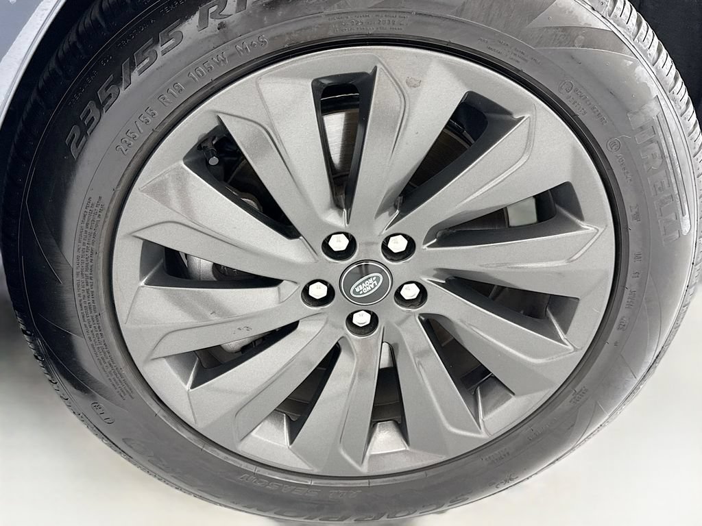 Certified 2025 Land Rover Discovery Sport S AWD/4WD image 29