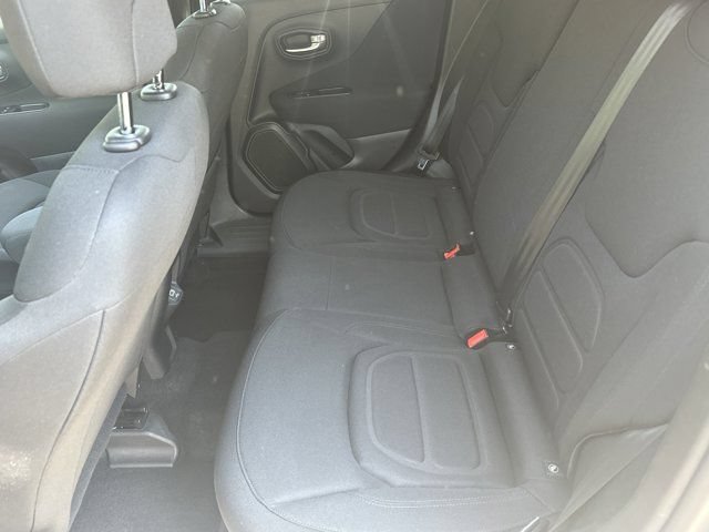 Used 2020 Jeep Renegade Latitude FWD image 23