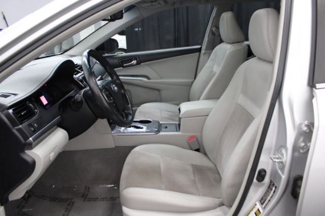 Used 2012 Toyota Camry XLE w/ Leather Pkg image 14