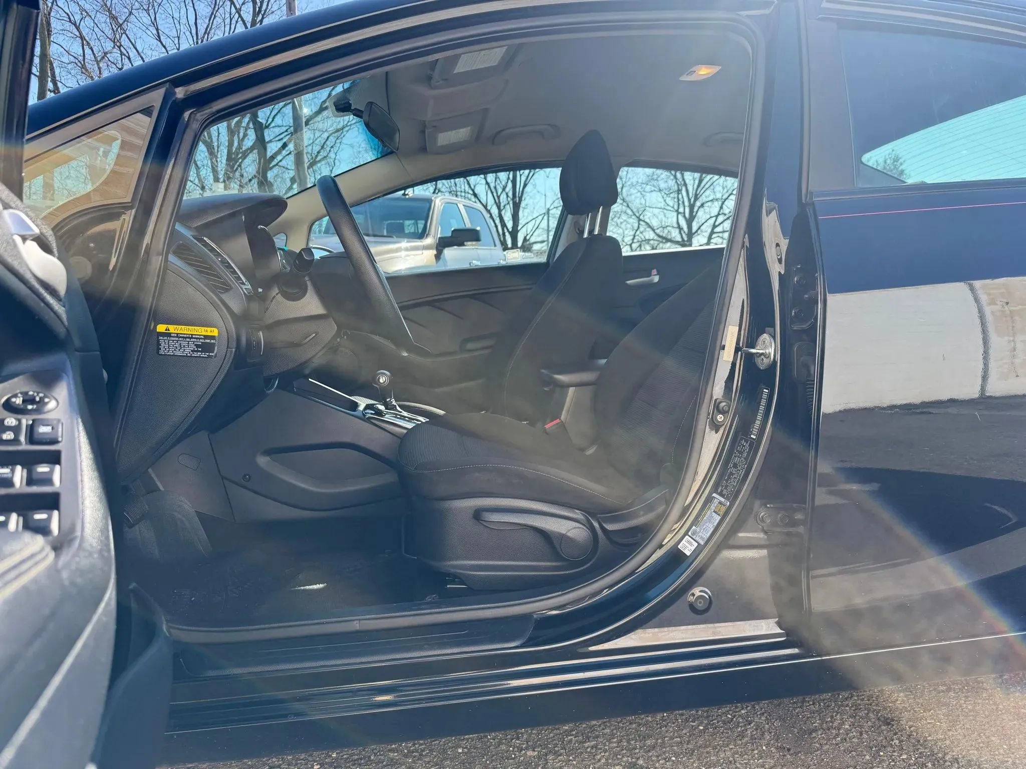 Used 2017 Kia Forte LX image 10