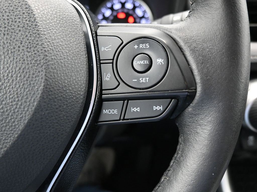 Used 2021 Toyota RAV4 XLE image 21