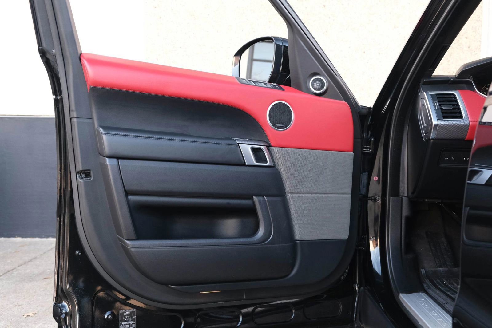 Used 2017 Land Rover Range Rover Sport SVR image 21