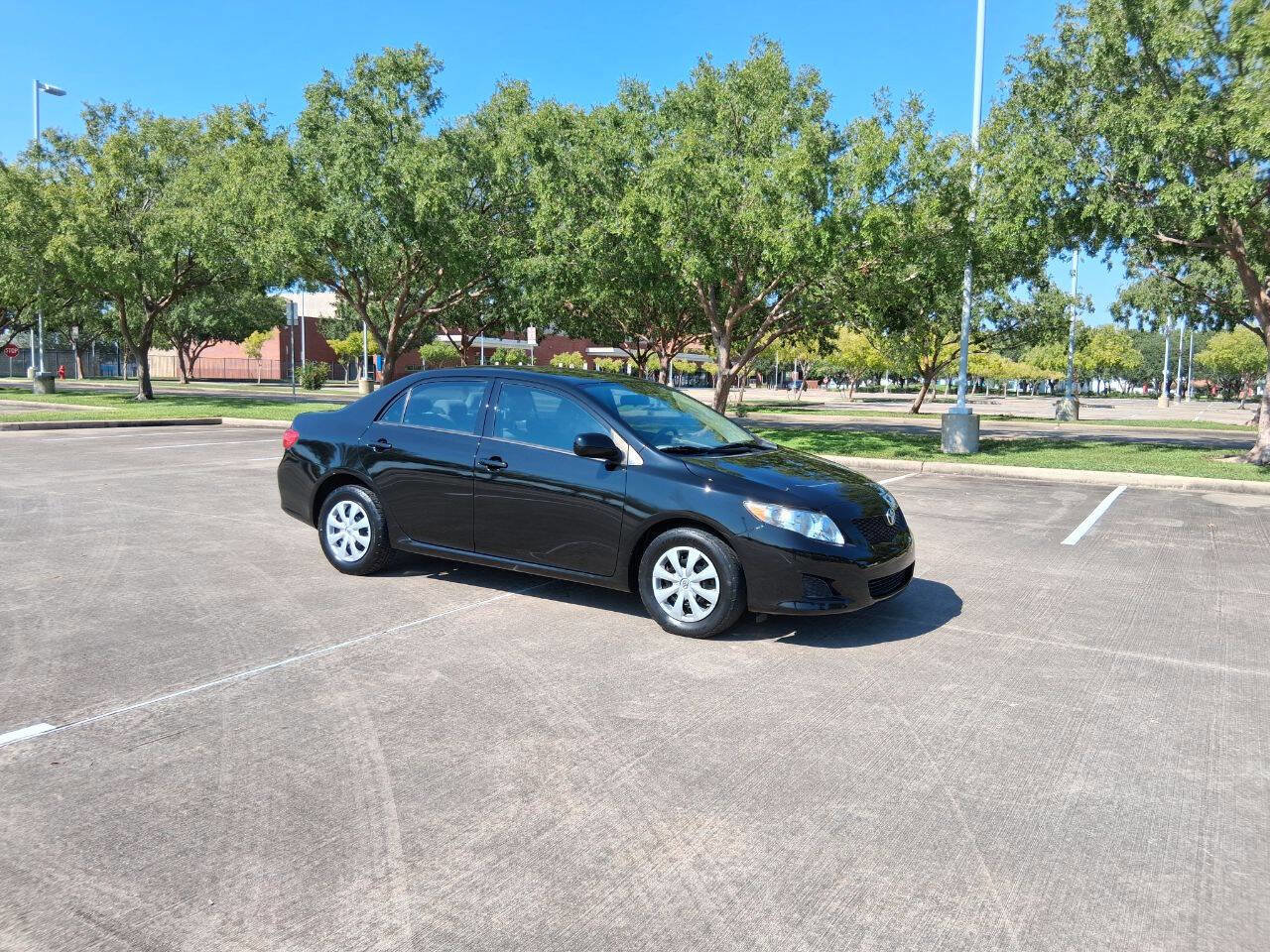 Used 2010 Toyota Corolla LE image 2