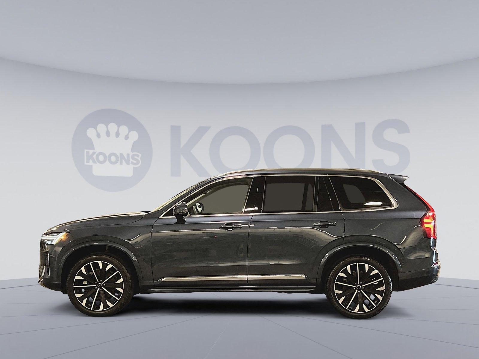 Used 2025 Volvo XC90 B6 Plus image 2
