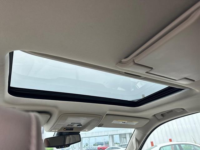 Certified 2020 GMC Yukon Denali w/ Open Road Package AWD/4WD image 16