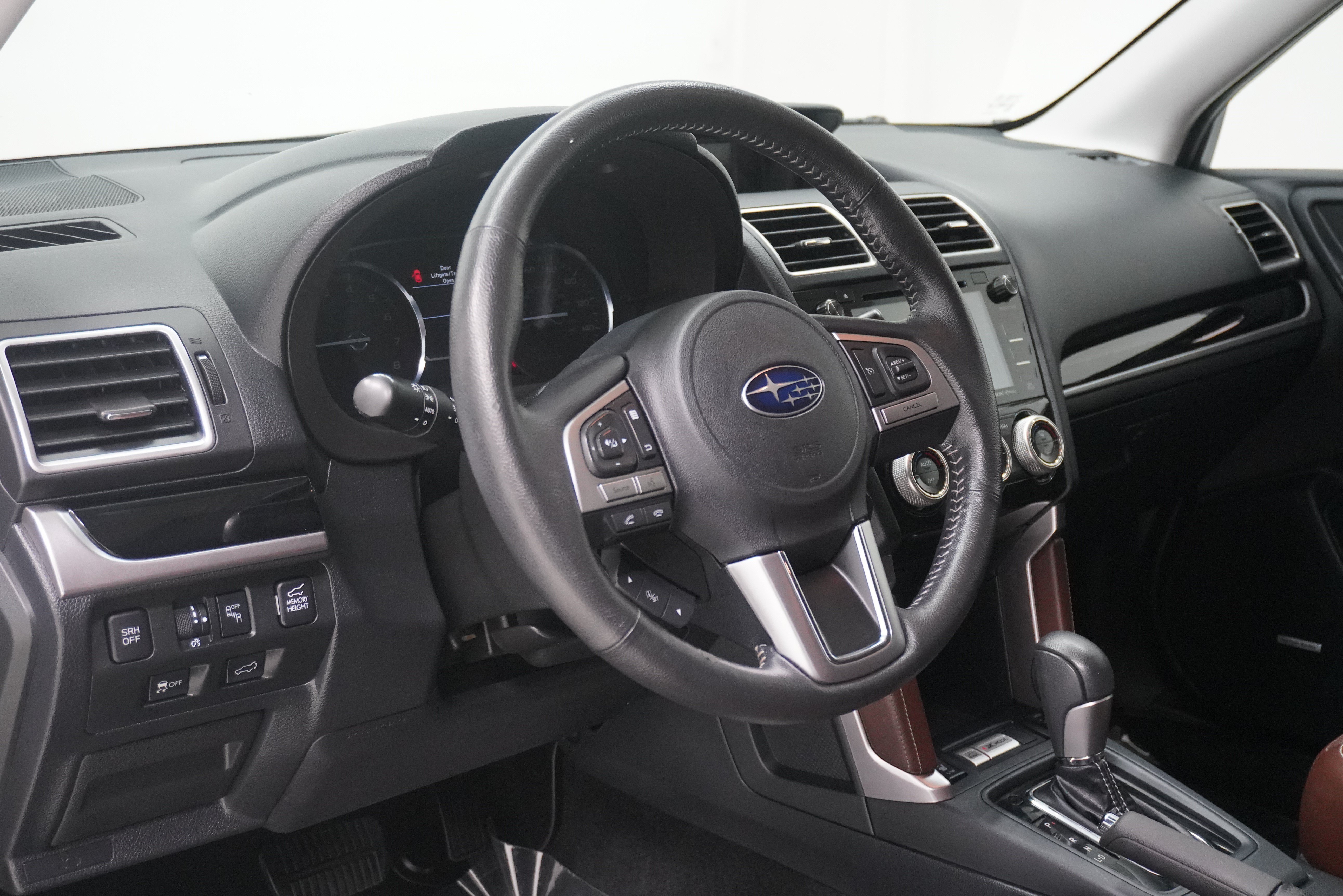 Used 2017 Subaru Forester 2.5i Touring AWD/4WD image 10