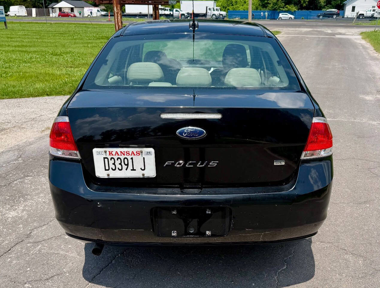 Used 2010 Ford Focus SE FWD image 9