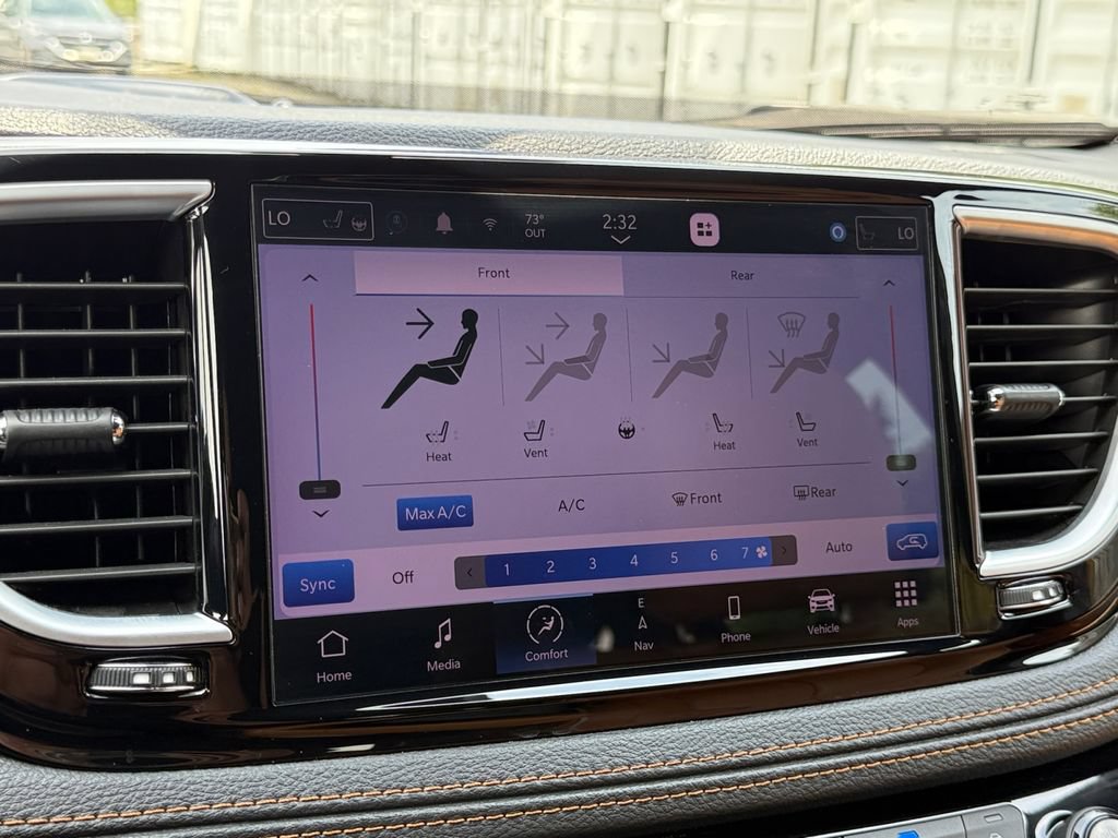 Used 2023 Chrysler Pacifica Pinnacle FWD image 16