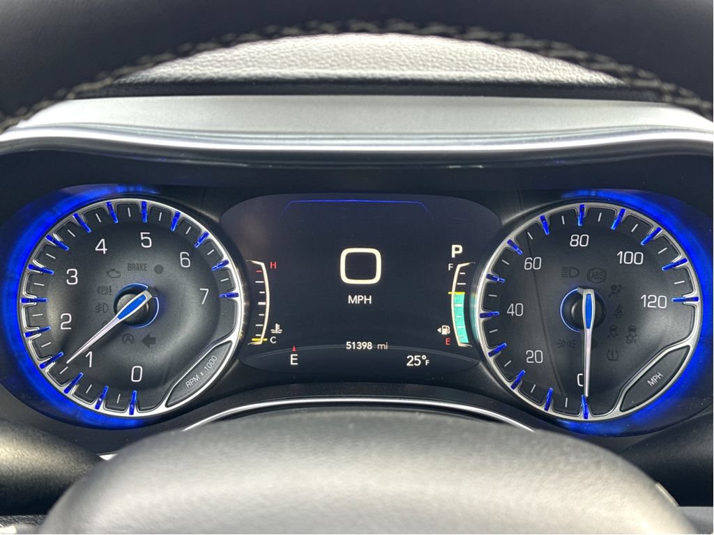 Used 2025 Chrysler Pacifica Limited FWD image 18