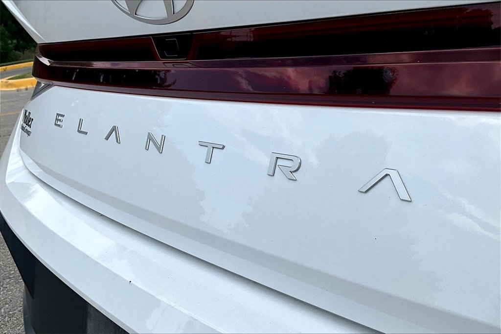 Used 2024 Hyundai Elantra SEL image 8