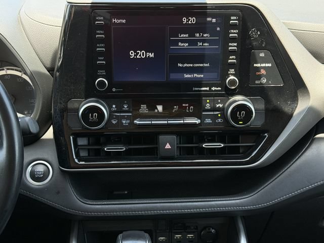 Used 2021 Toyota Highlander LE FWD image 16