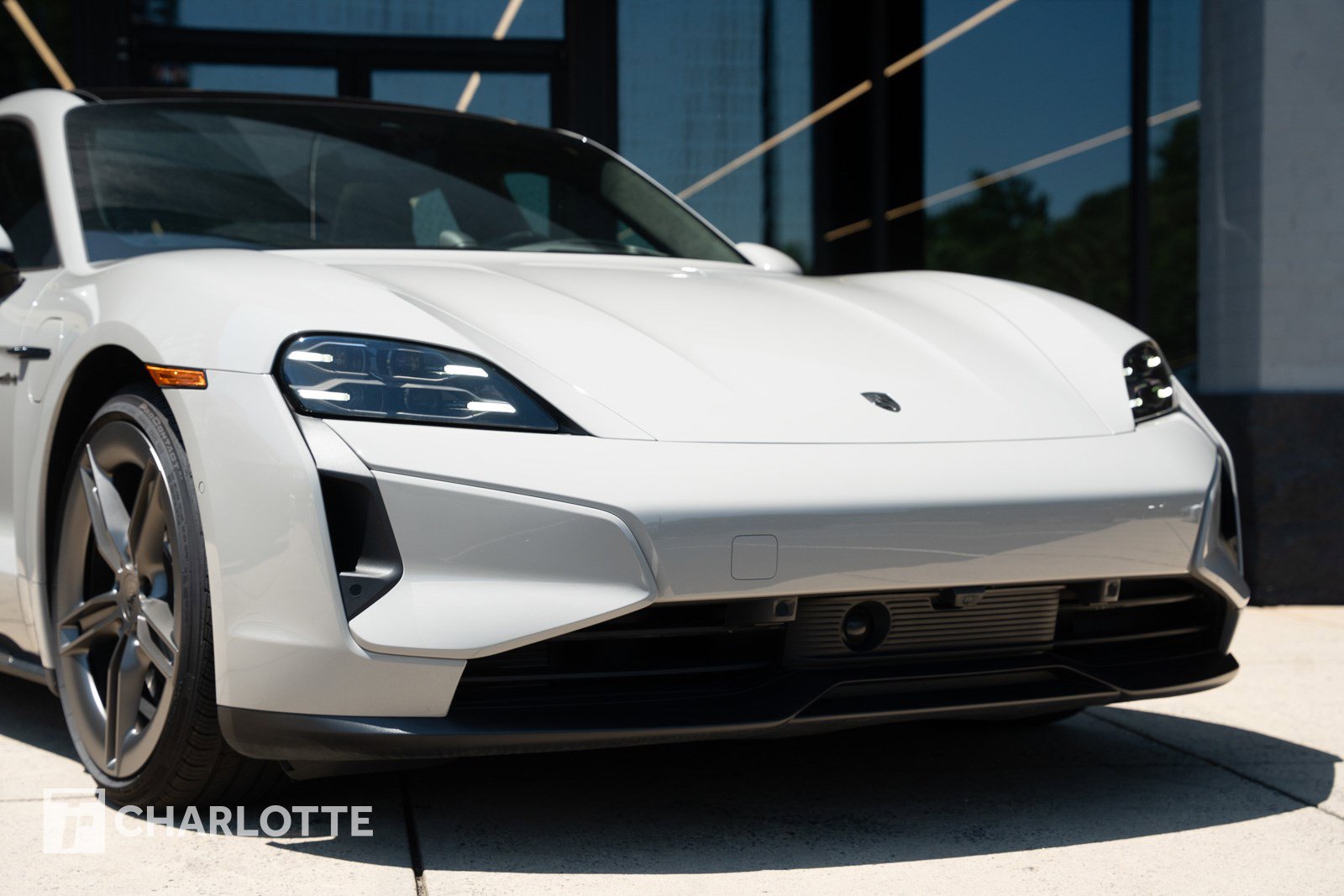 Used 2025 Porsche Taycan Turbo AWD/4WD image 2