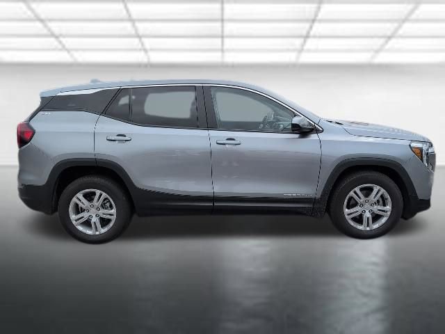 Used 2024 GMC Terrain SLE image 27
