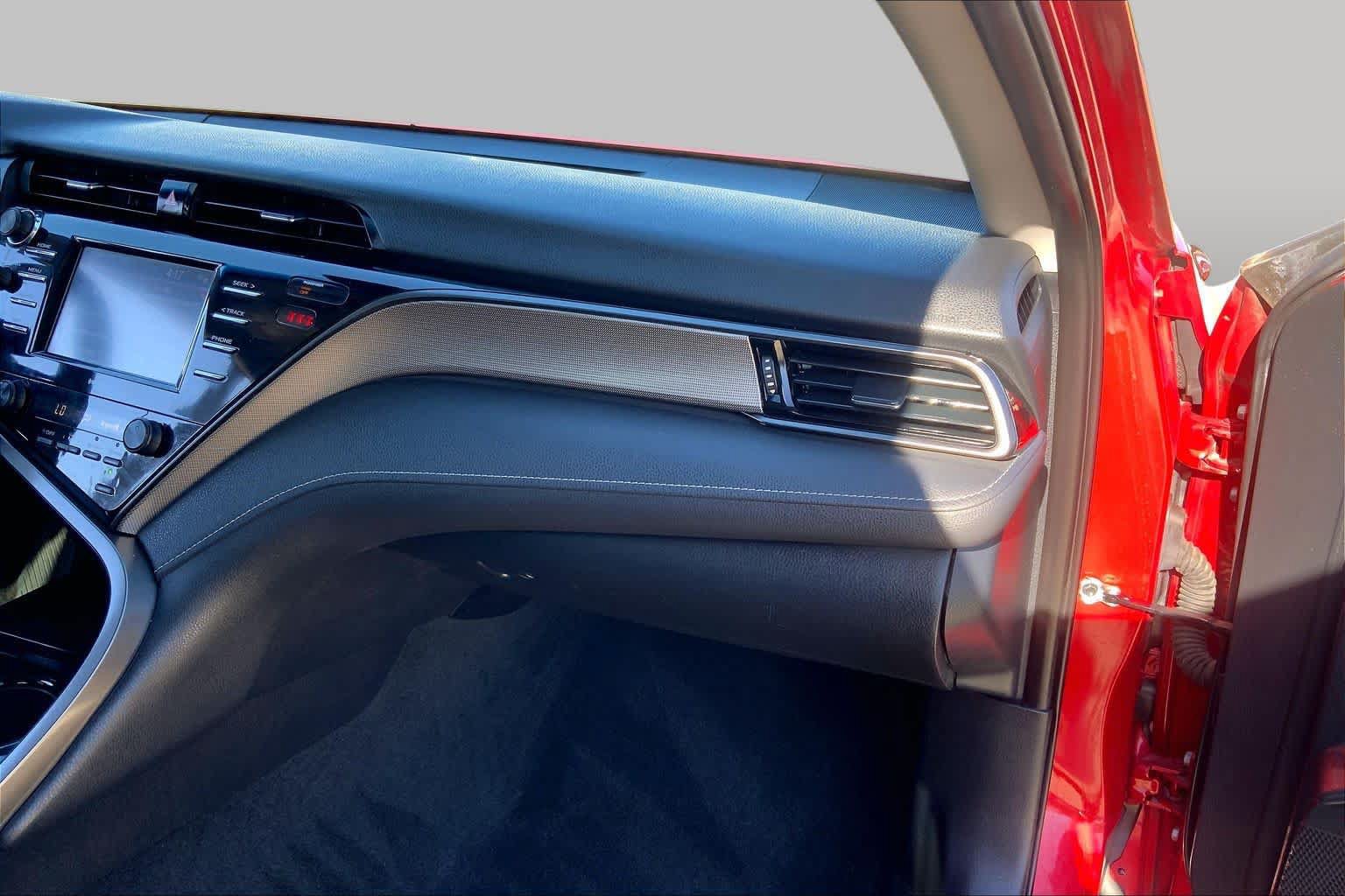 Used 2020 Toyota Camry SE FWD image 19