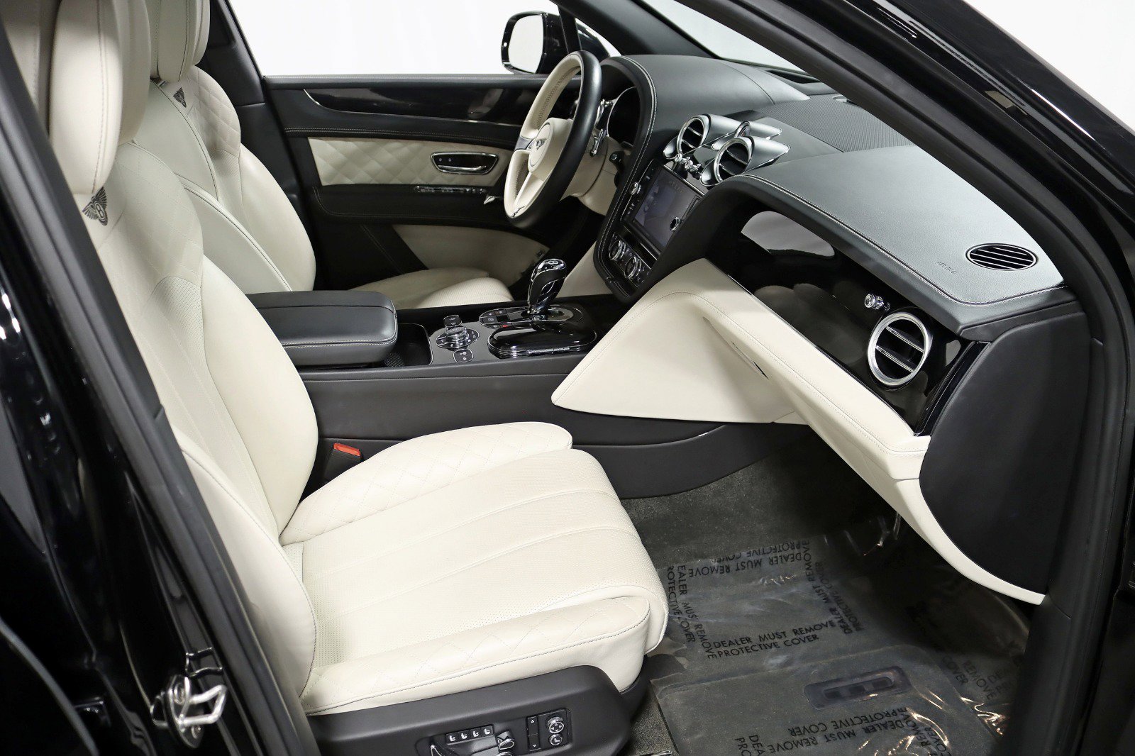 Used 2017 Bentley Bentayga image 39