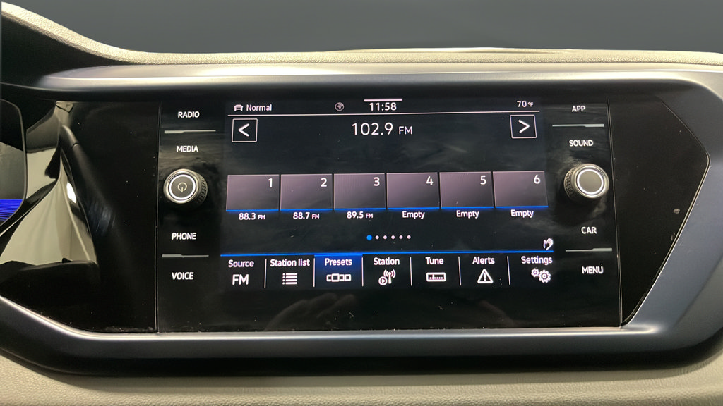 Used 2023 Volkswagen Taos SE w/ Panoramic Sunroof Package AWD/4WD image 15