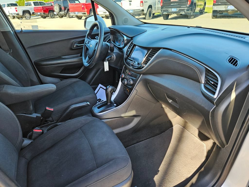 Used 2022 Chevrolet Trax LS w/ Tint and Cruise Package AWD/4WD image 31