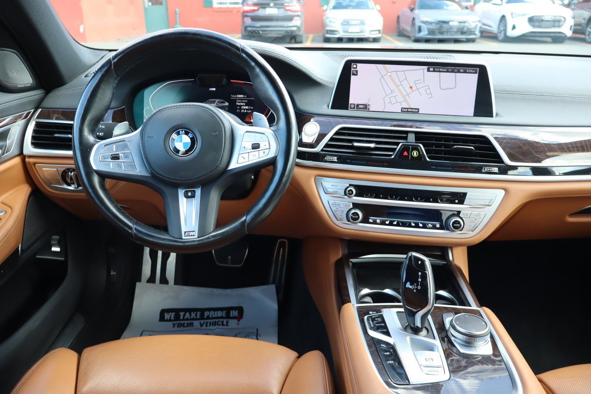 Used 2022 BMW 750i xDrive w/ Luxury Rear Seating Package AWD/4WD image 12