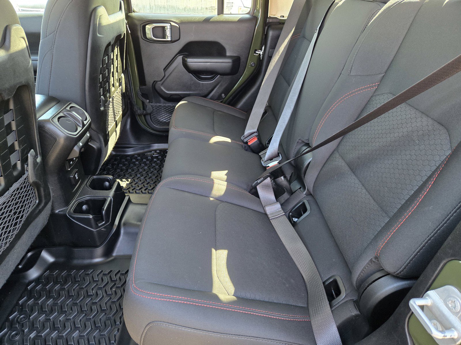 Used 2021 Jeep Gladiator Rubicon w/ Cold Weather Group AWD/4WD image 11