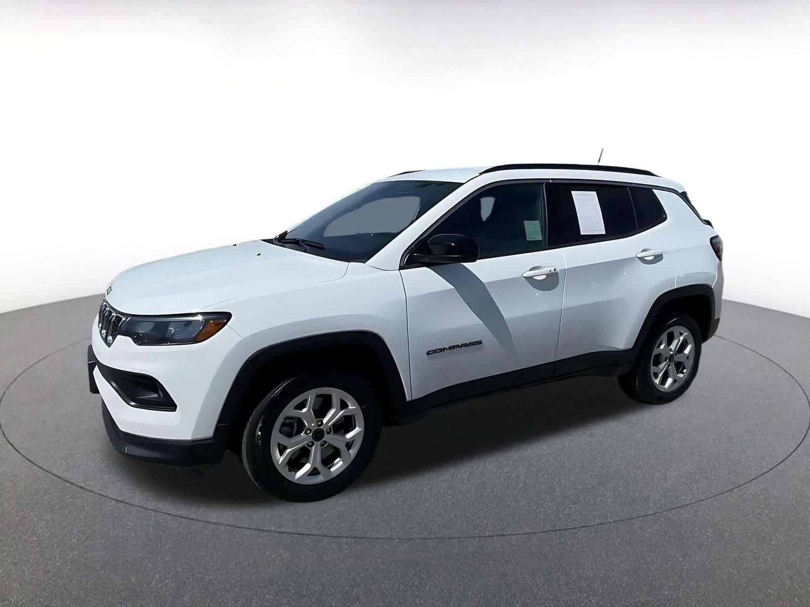 Used 2025 Jeep Compass Latitude AWD/4WD image 8