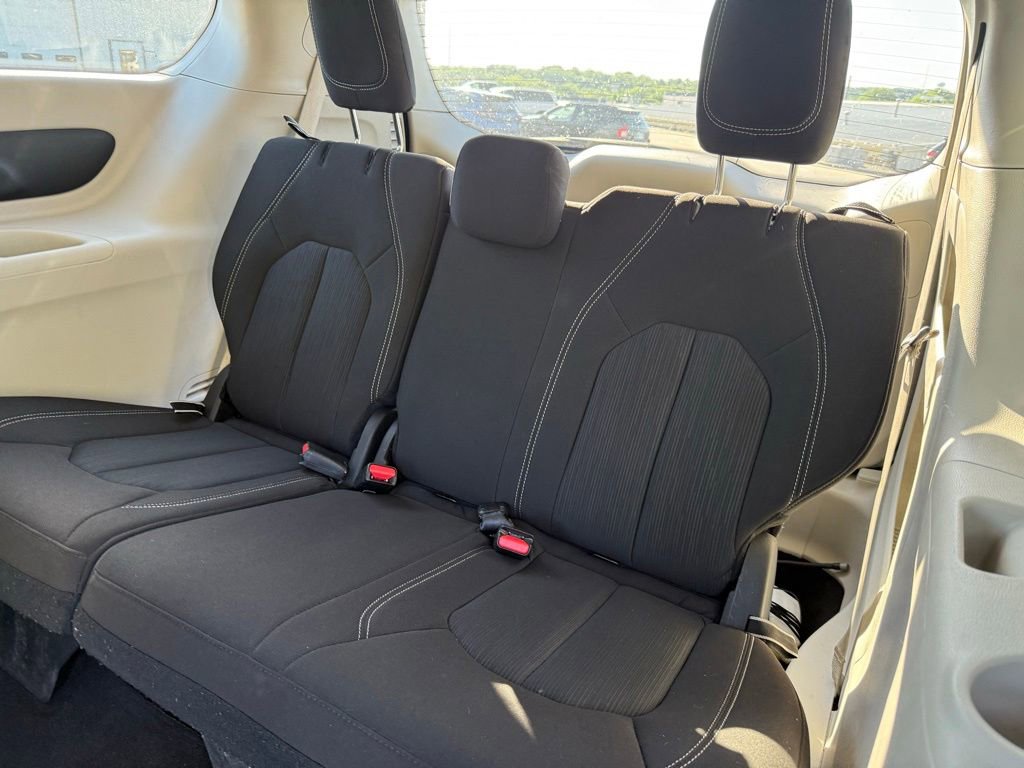 Used 2023 Chrysler Voyager LX FWD image 13