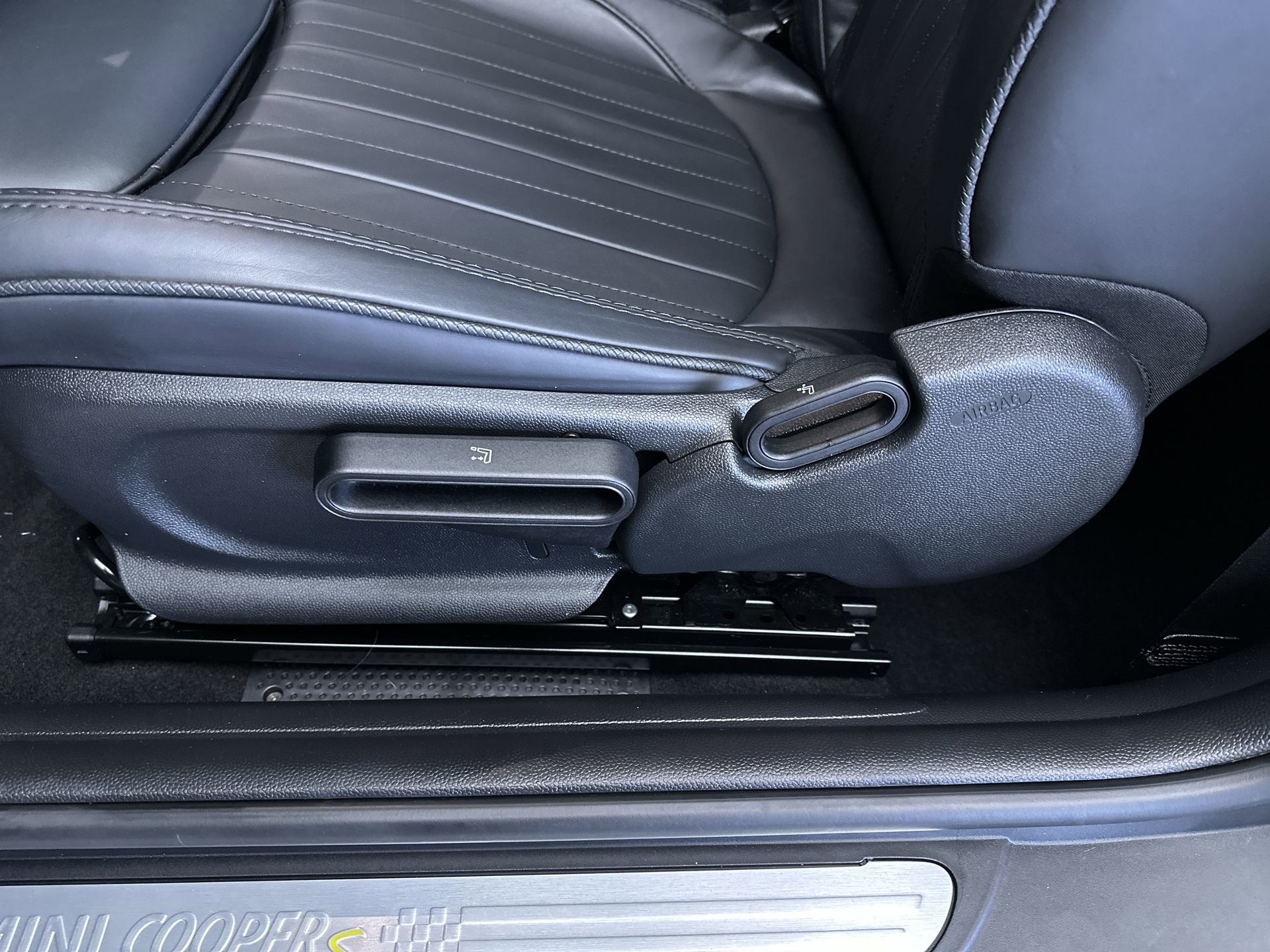 Certified 2024 MINI Cooper SE FWD image 15