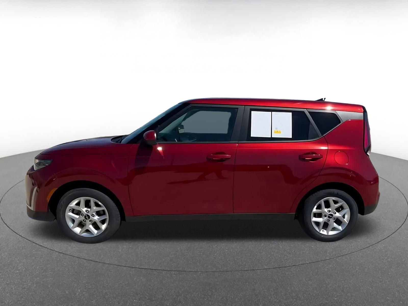 Used 2025 Kia Soul LX w/ LX Technology Package FWD image 9