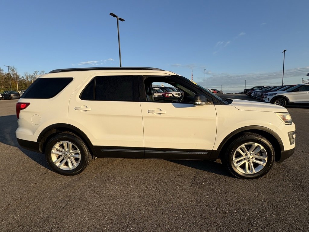 Used 2017 Ford Explorer XLT w/ Equipment Group 202A FWD image 6