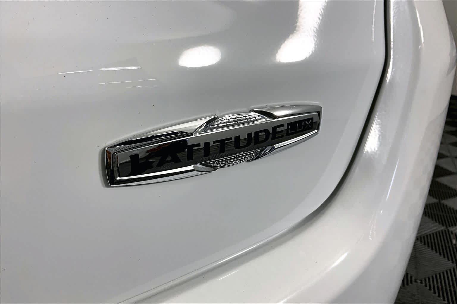 Used 2024 Jeep Compass Latitude AWD/4WD image 10
