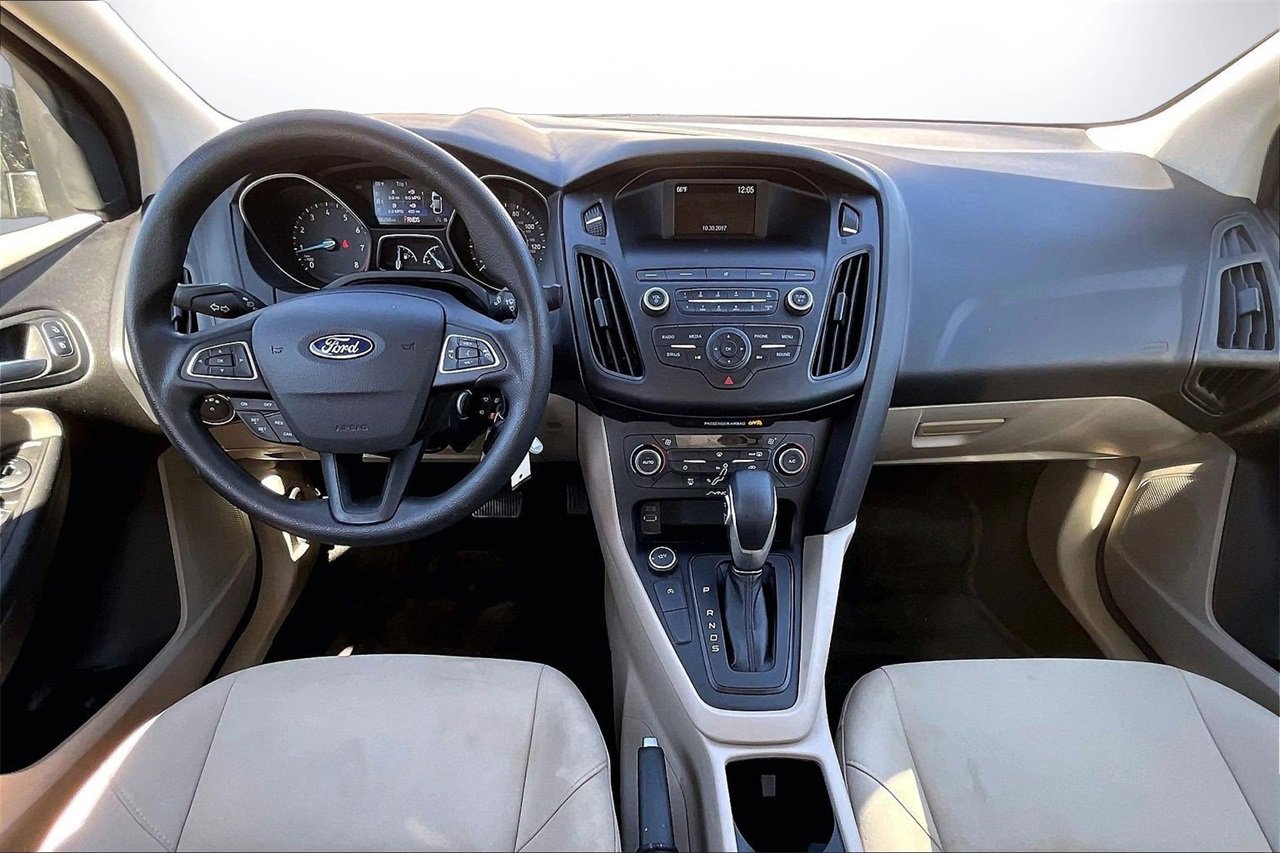 Used 2018 Ford Focus SE w/ SE Appearance Package image 15