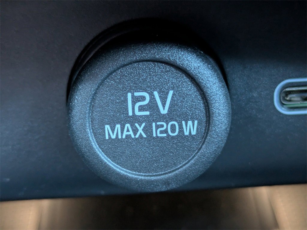 Used 2026 Volvo XC40 B4 Core image 30