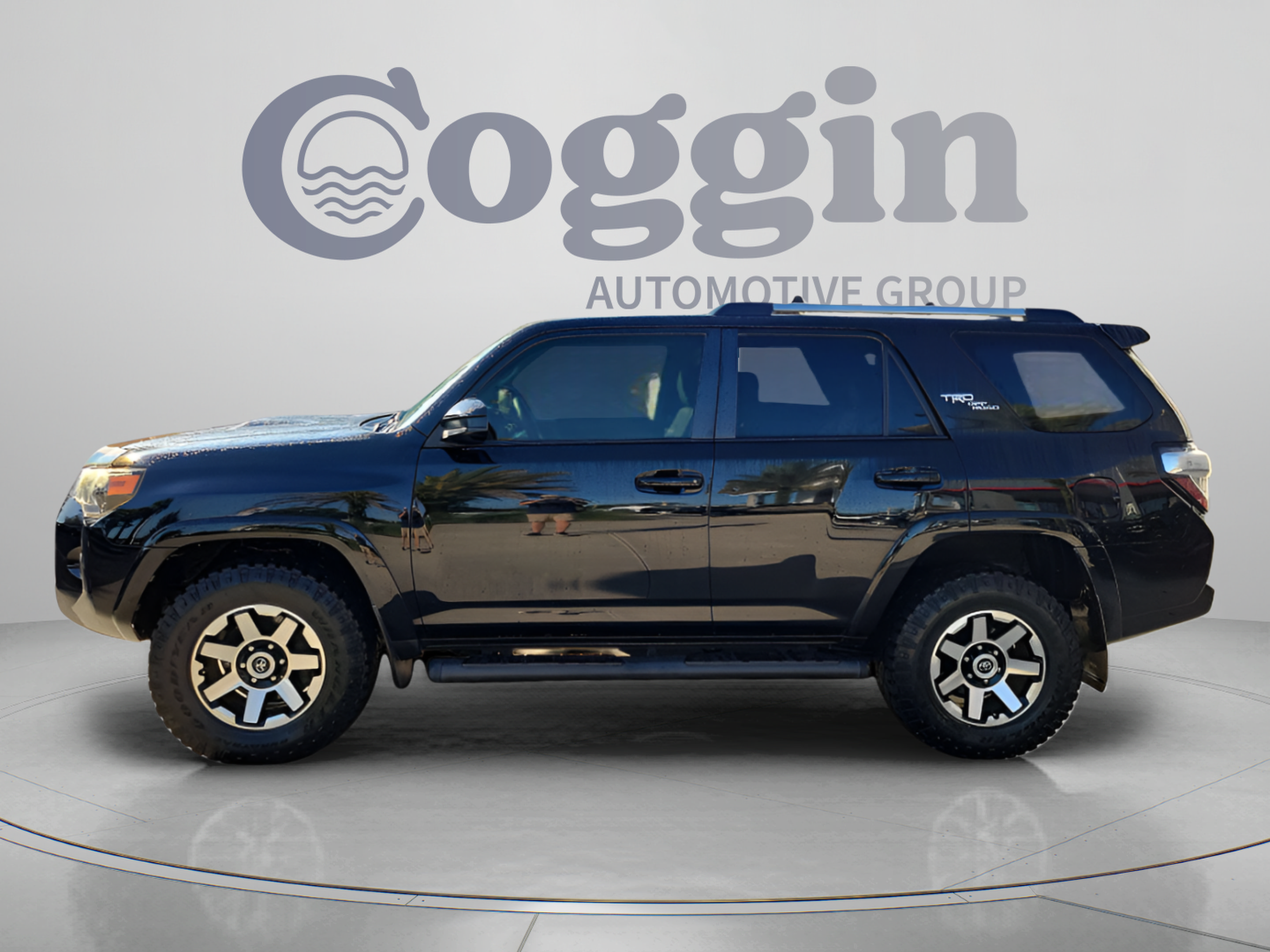 Used 2017 Toyota 4Runner TRD Off-Road AWD/4WD image 3