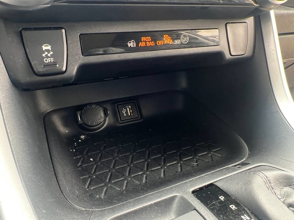 Used 2025 Toyota RAV4 XLE AWD/4WD image 19