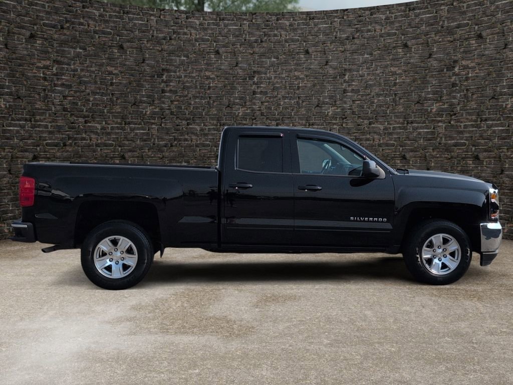 Used 2018 Chevrolet Silverado 1500 LT w/ All Star Edition image 3