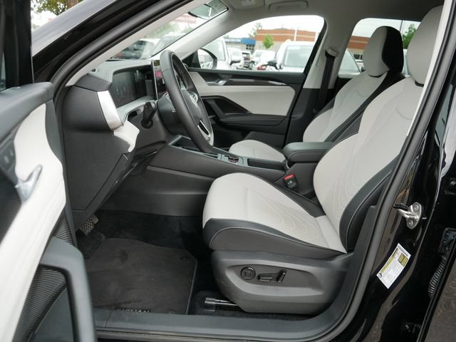 Certified 2025 Volkswagen Tiguan SE AWD/4WD image 13