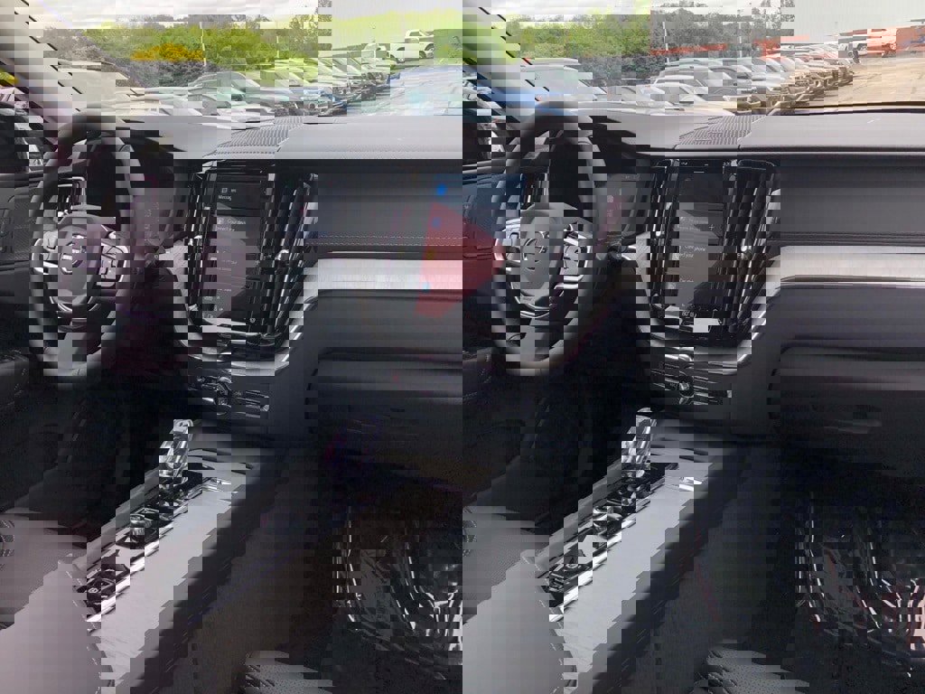 Used 2025 Volvo XC60 B5 Ultra w/ Protection Package Premier image 17