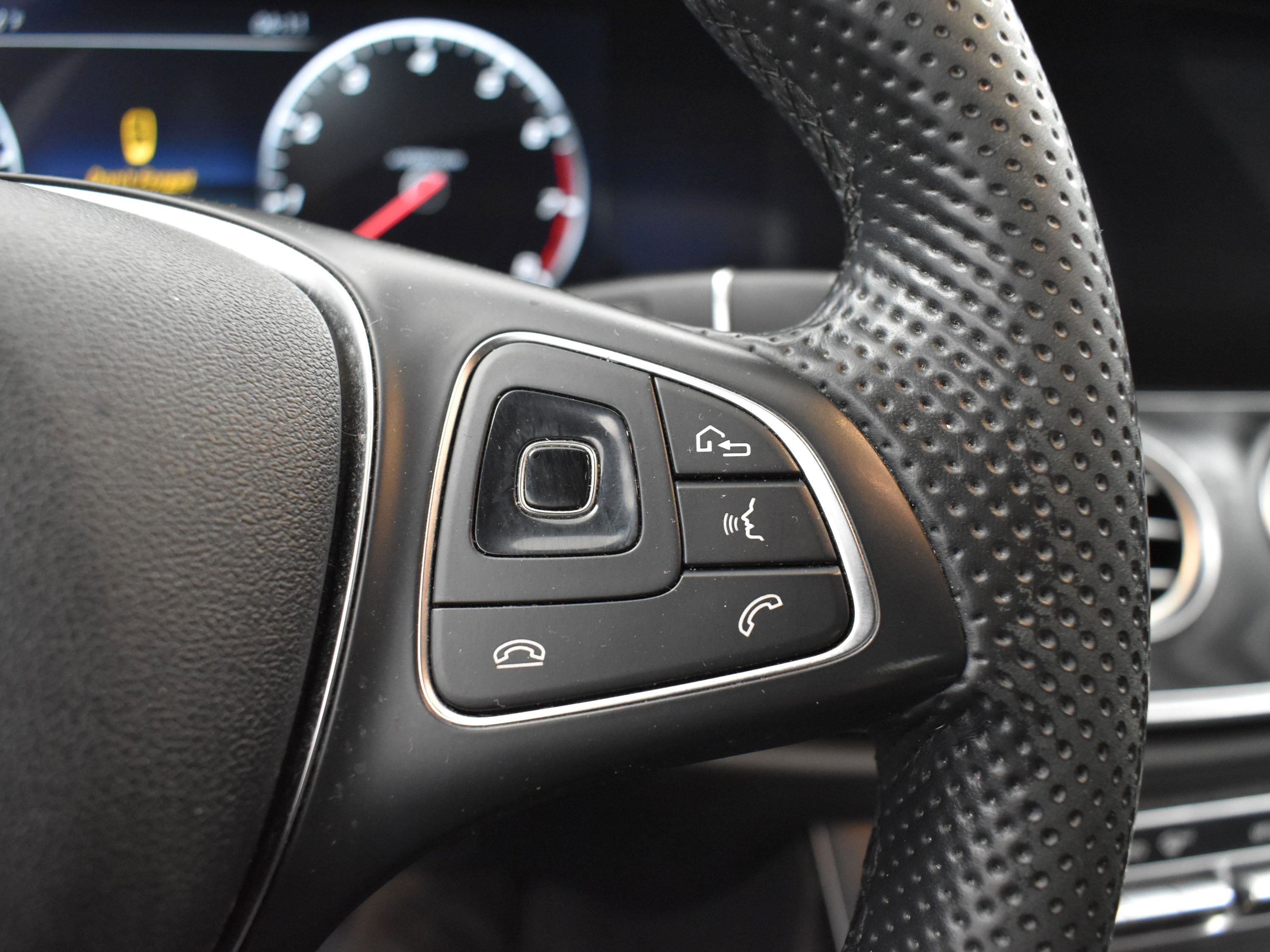 Used 2018 Mercedes-Benz E 300 4MATIC w/ Premium 2 Package image 7