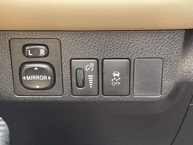 Used 2015 Toyota RAV4 Limited image 19