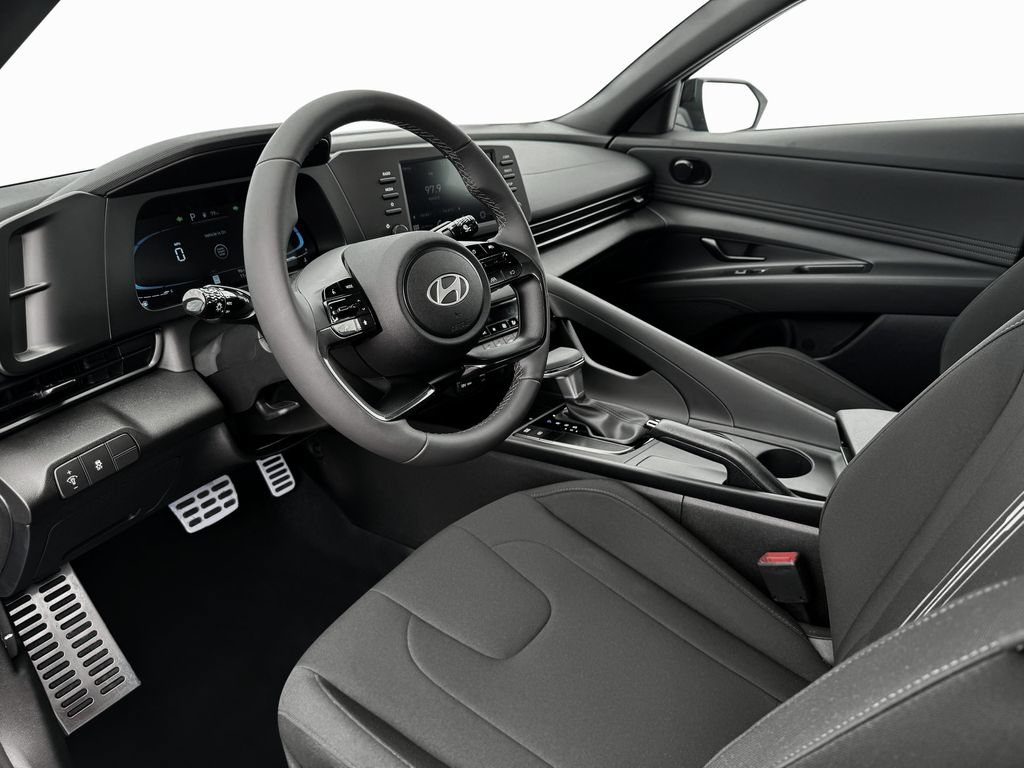 Used 2025 Hyundai Elantra Sport FWD image 16