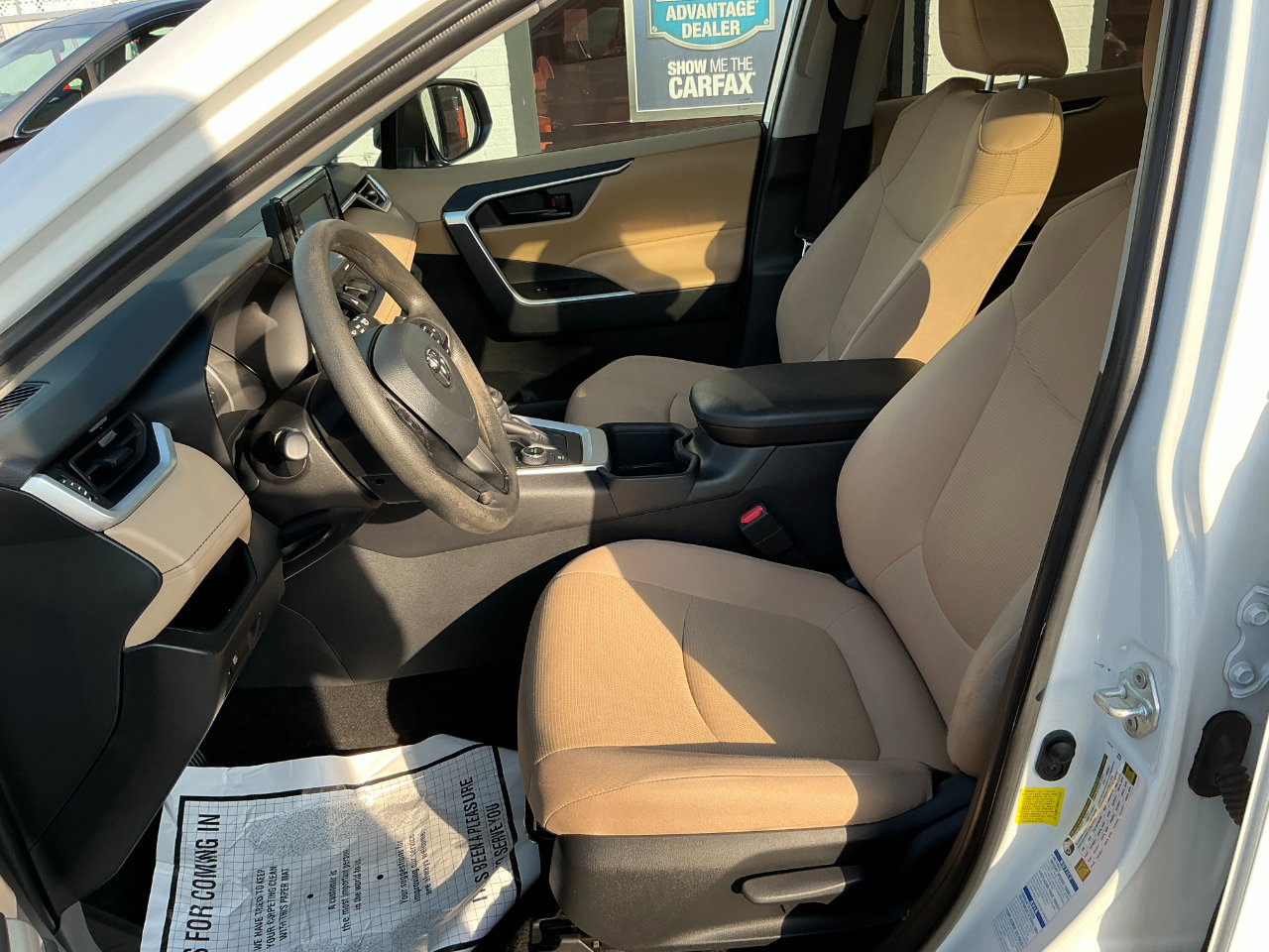 Used 2022 Toyota RAV4 LE image 8